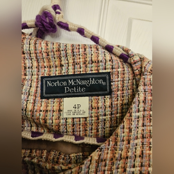 Woman's 2 piece suit - Picture 6 of 6